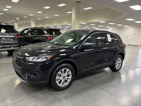 Used 2023 Ford Escape Active AWD/4WD image 3