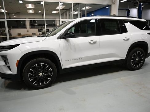 New 2026 Chevrolet Traverse LT w/ Sun and Wheel Package image 7