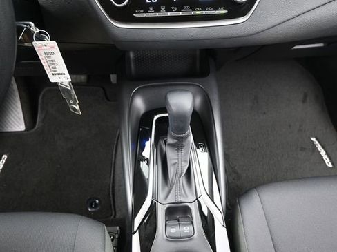 Used 2022 Toyota Corolla LE image 9