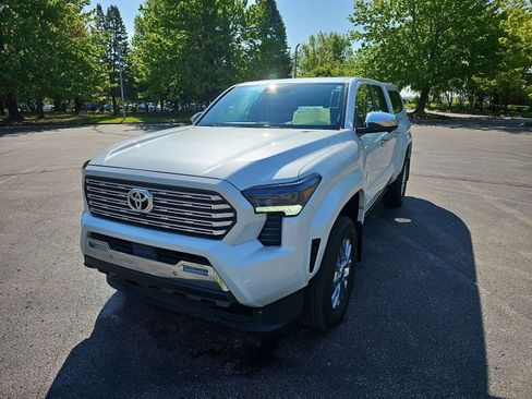 Used 2024 Toyota Tacoma Limited AWD/4WD image 2