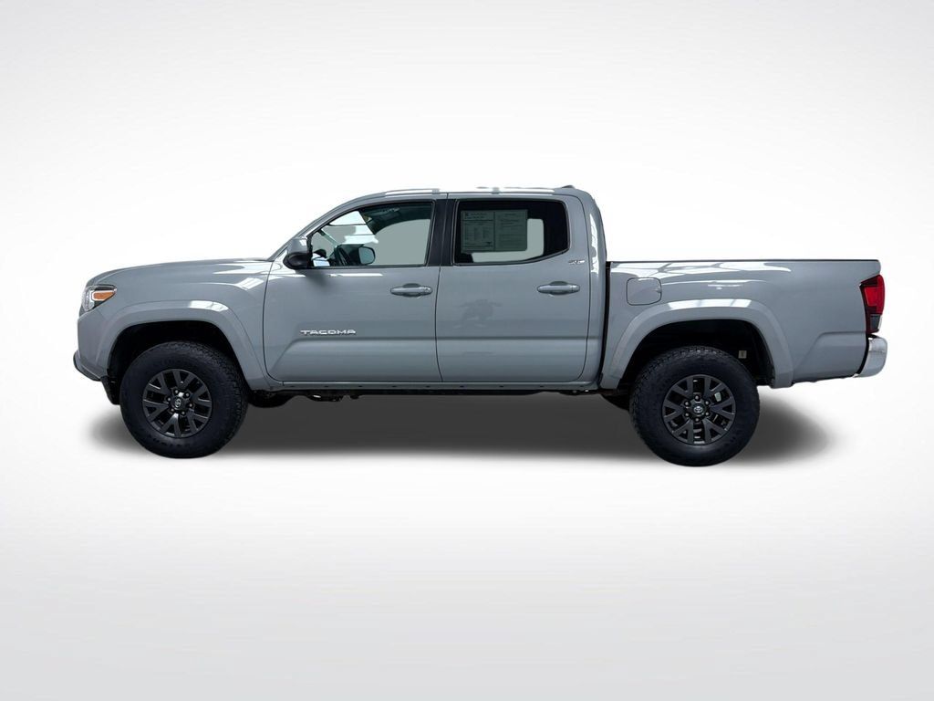 Used 2021 Toyota Tacoma SR5 AWD/4WD image 11
