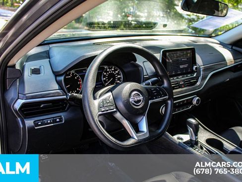 Used 2025 Nissan Altima 2.5 SV FWD image 18
