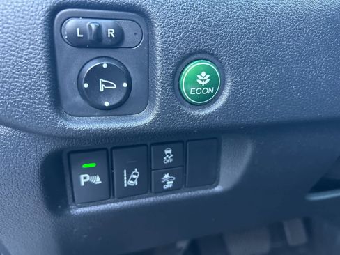 Used 2017 Honda Pilot Touring image 39