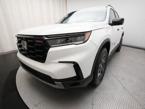 Certified 2025 Honda Pilot TrailSport image 12