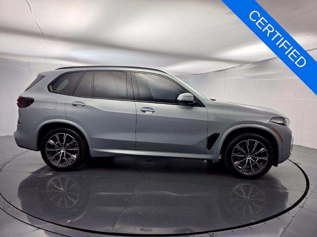 Certified 2024 BMW X5 sDrive40i w/ M Sport Package RWD image 3