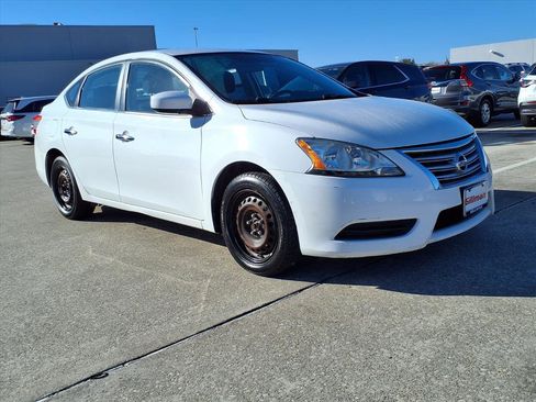 Used 2015 Nissan Sentra SV image 2
