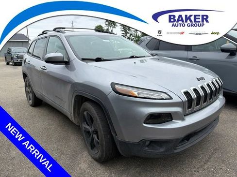 Used 2018 Jeep Cherokee Latitude w/ Altitude Package AWD/4WD image 1