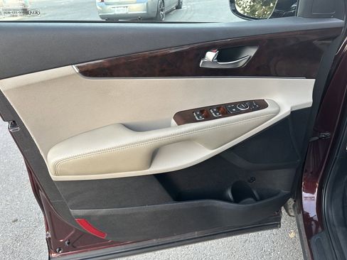 Used 2016 Kia Sorento EX w/ EX Premium Package image 11