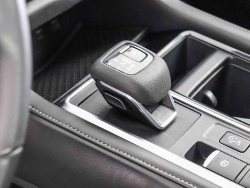 Used 2024 Nissan Pathfinder SV image 19