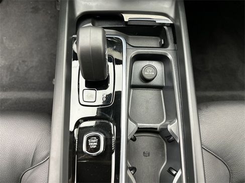 Certified 2025 Volvo XC60 B5 Plus image 20