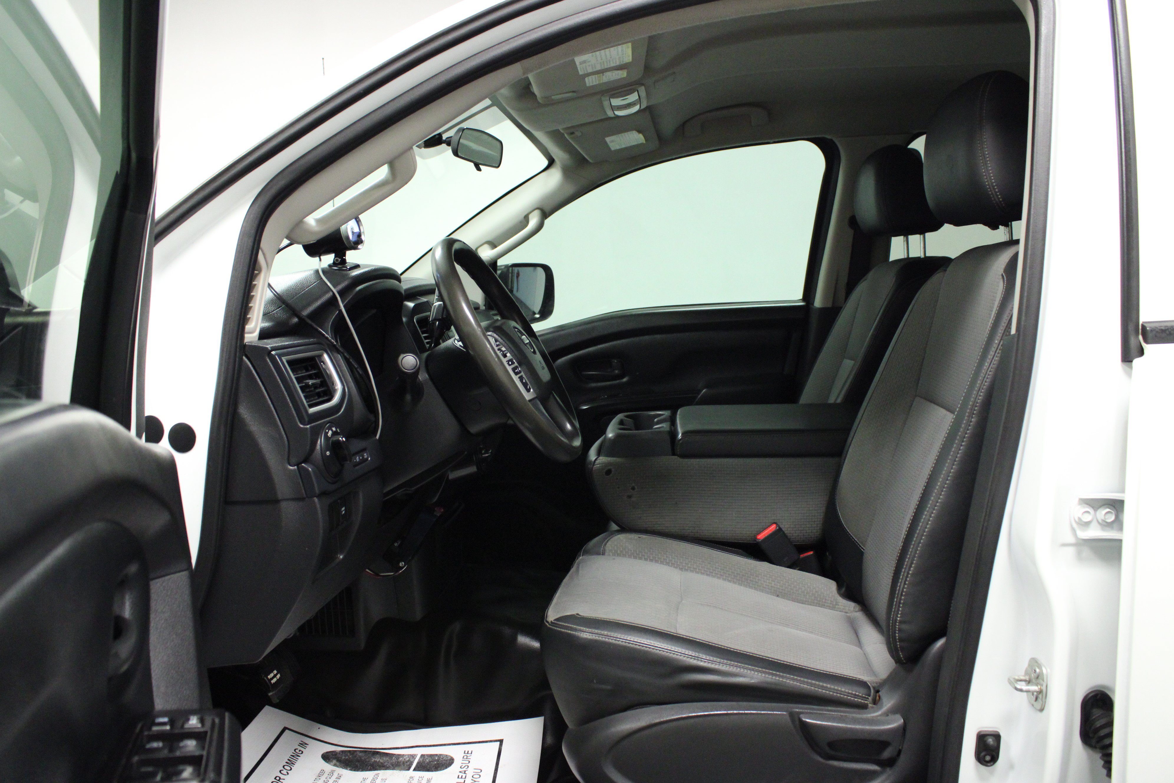 Used 2019 Nissan Titan S AWD/4WD image 12