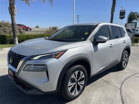 Used 2023 Nissan Rogue SV image 4