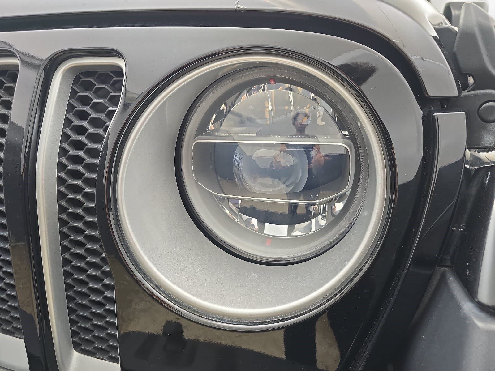 Used 2019 Jeep Wrangler Unlimited Sahara AWD/4WD image 28