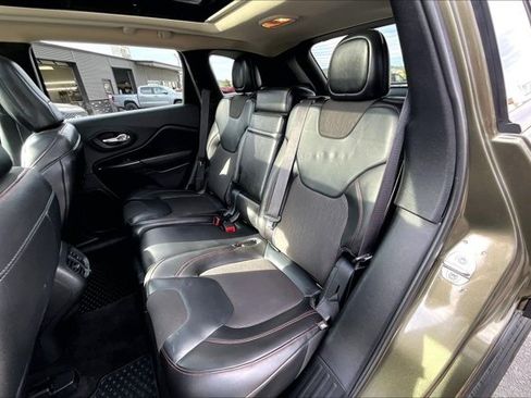 Used 2015 Jeep Cherokee Trailhawk w/ Comfort/Convenience Group AWD/4WD image 21