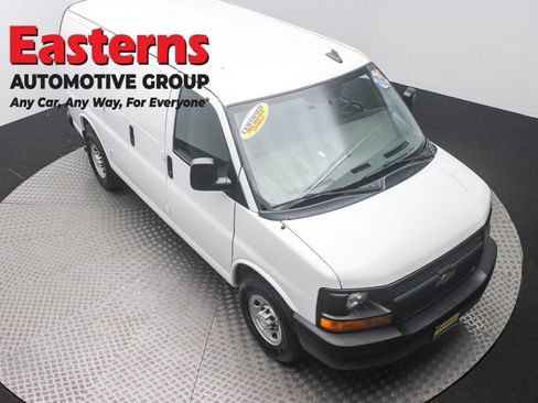 Used 2017 Chevrolet Express 2500 image 3