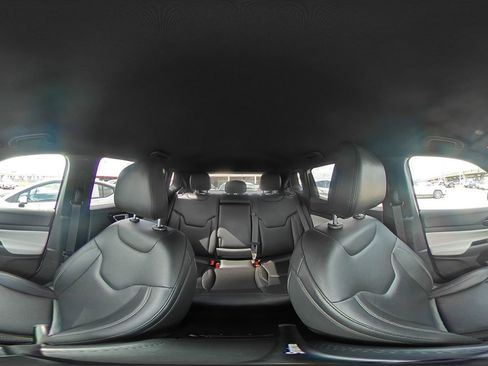 Used 2025 Jeep Compass Limited image 38