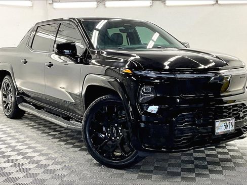 Used 2024 Chevrolet Silverado EV RST AWD/4WD image 11