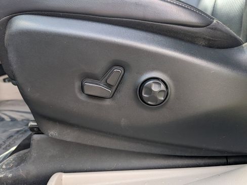 Used 2023 Chrysler Pacifica Touring-L FWD image 20