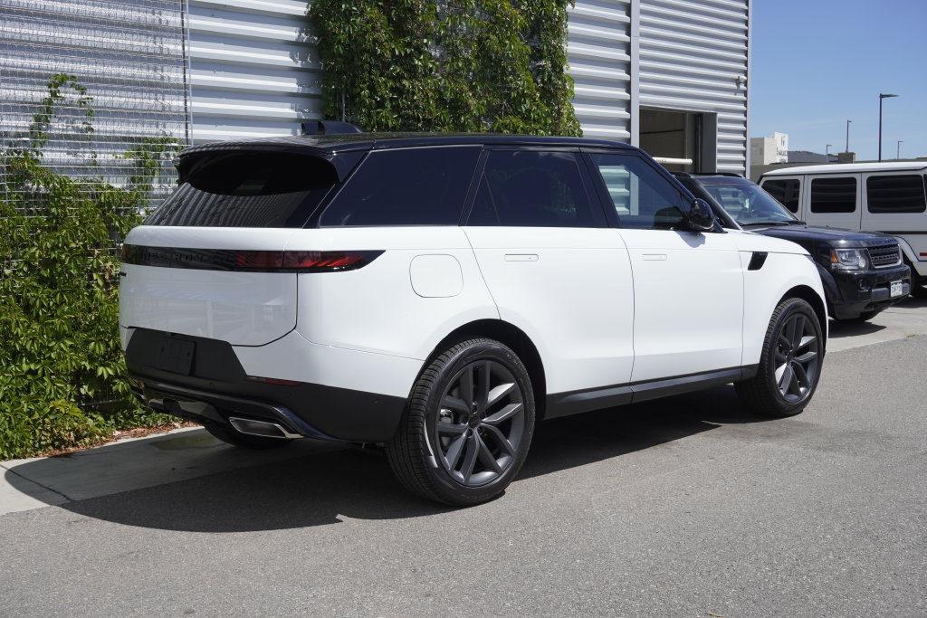 New 2026 Land Rover Range Rover Sport SE AWD/4WD image 4