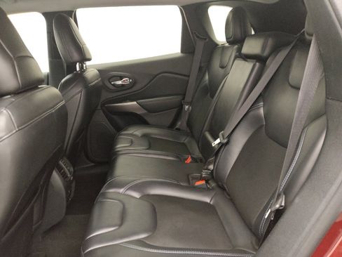 Used 2020 Jeep Cherokee Latitude Plus w/ Comfort/Convenience Group image 18