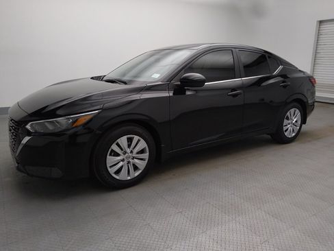 Used 2025 Nissan Sentra S image 2