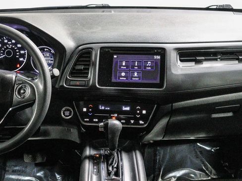 Used 2018 Honda HR-V EX image 14