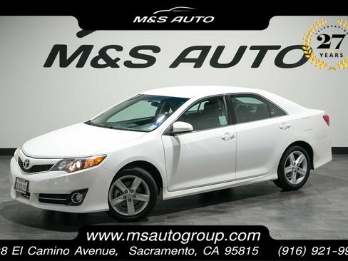 Used 2014 Toyota Camry SE FWD image 1