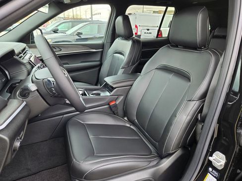 New 2025 Jeep Grand Cherokee Limited image 15