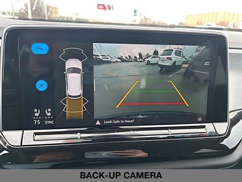 Used 2025 Volkswagen Atlas Cross Sport SE FWD image 30