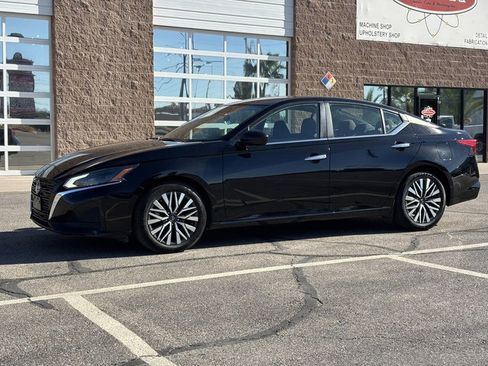 Used 2024 Nissan Altima 2.5 SV image 13