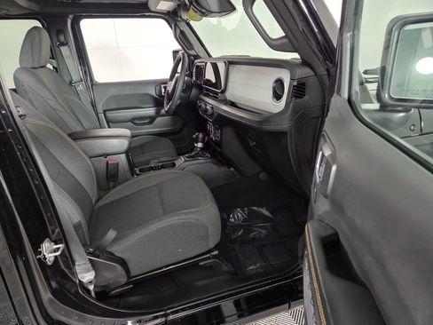 Used 2025 Jeep Wrangler Sahara w/ Safety Group image 28