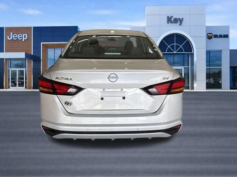 Used 2024 Nissan Altima 2.5 SV FWD image 5