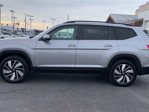 Used 2025 Volkswagen Atlas SE image 6