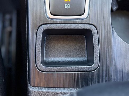 Used 2023 Ford Escape SE image 17