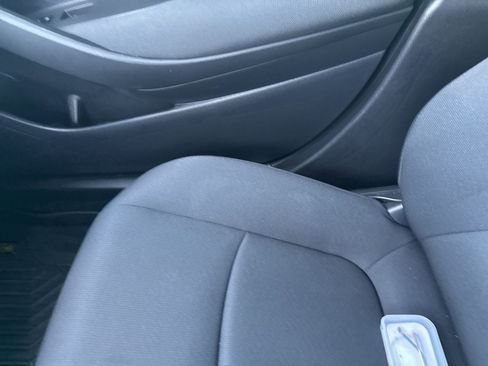 Used 2022 Toyota Corolla LE image 8