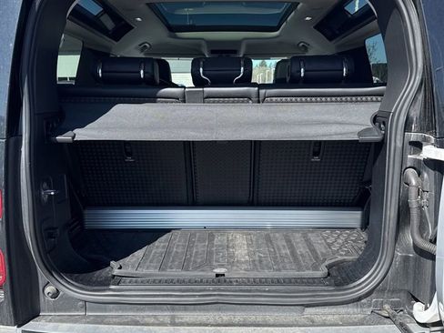 Used 2024 Land Rover Defender 90 S image 5