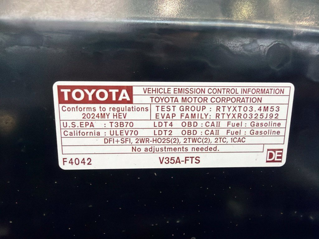 Used 2024 Toyota Tundra Limited AWD/4WD image 36