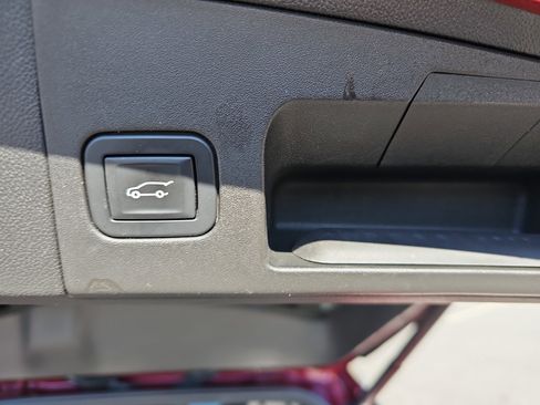 Used 2018 Cadillac XT5 Luxury w/ Driver Awareness Package image 13