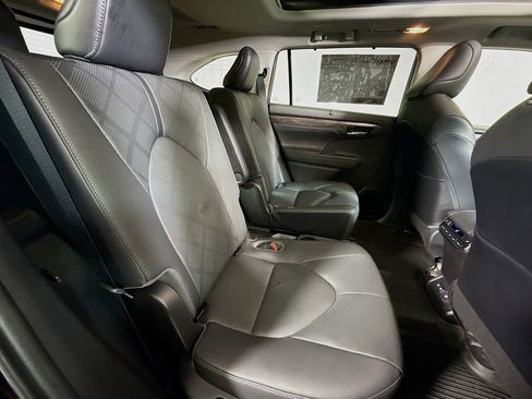 Certified 2021 Toyota Highlander Platinum image 28