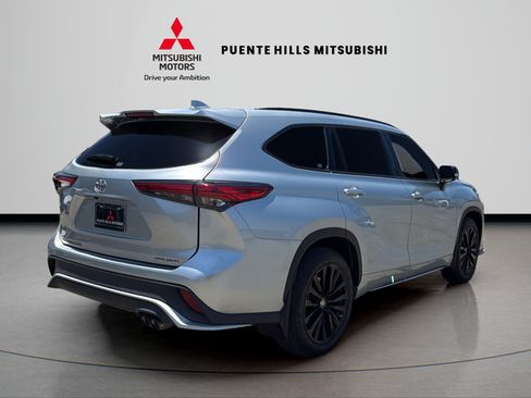 Used 2023 Toyota Highlander XSE AWD/4WD image 5