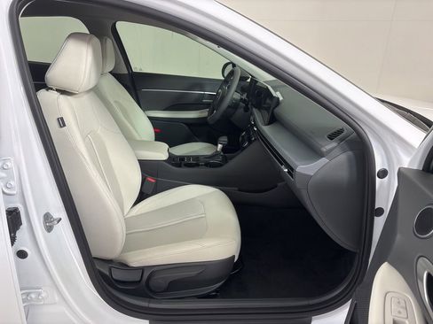 New 2026 Hyundai Sonata SE FWD image 13