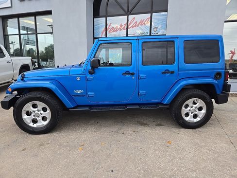 Used 2015 Jeep Wrangler Unlimited Sahara w/ Connectivity Group image 5