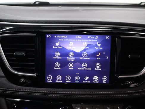 Used 2019 Chrysler Pacifica Limited w/ Advanced Safetytec Group FWD image 29