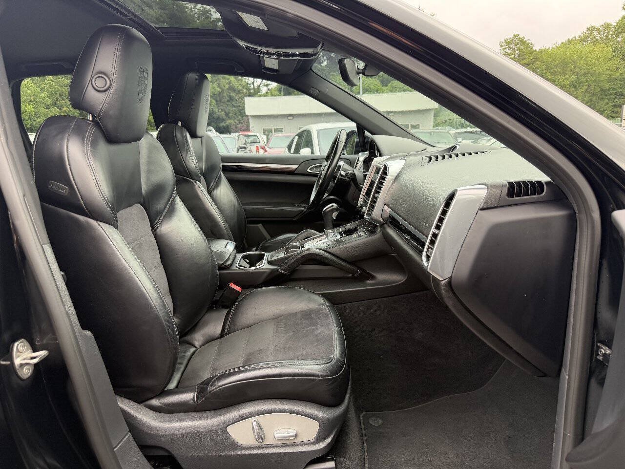 Used 2017 Porsche Cayenne Platinum Edition AWD/4WD image 14