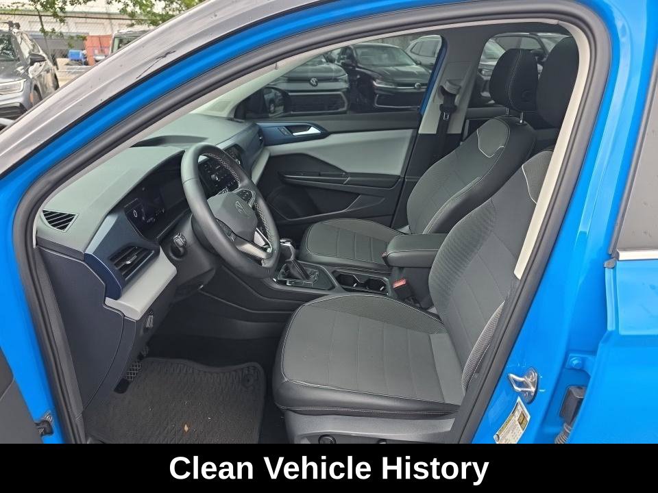 Used 2023 Volkswagen Taos SE w/ Panoramic Sunroof Package FWD image 4
