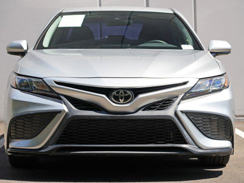 Used 2021 Toyota Camry SE FWD image 6