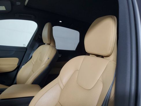Used 2024 Volvo XC60 B5 Ultimate w/ Protection Package Premier AWD/4WD image 25