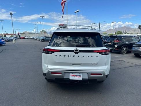 Used 2025 Nissan Pathfinder Platinum AWD/4WD image 9