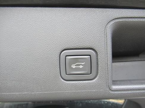 Used 2023 GMC Terrain SLT w/ Tech Package FWD image 37