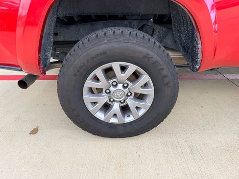 Used 2019 Toyota Tacoma SR5 RWD image 30